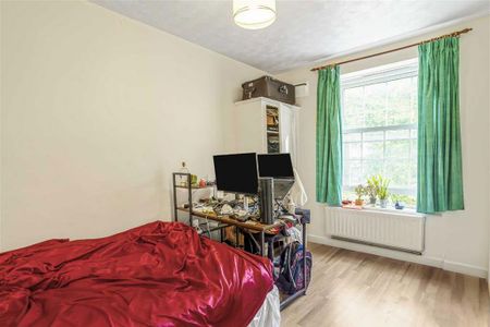 3 bedroom flat to rent - Photo 2