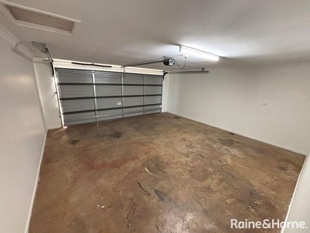 Renovated & Ready for Quality Tenants! - Photo 4