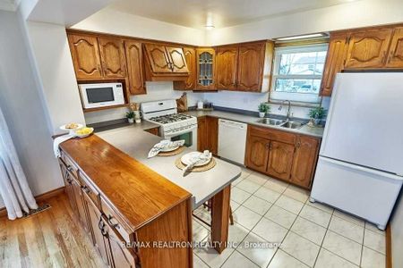 For Lease - 986 Southgate Drive Unit# Upper, Oshawa, Ontario - Photo 2