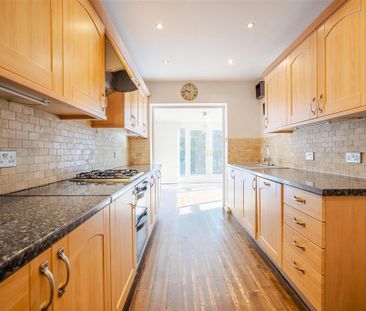 3 bedroom semi-detached house to rent - Photo 4