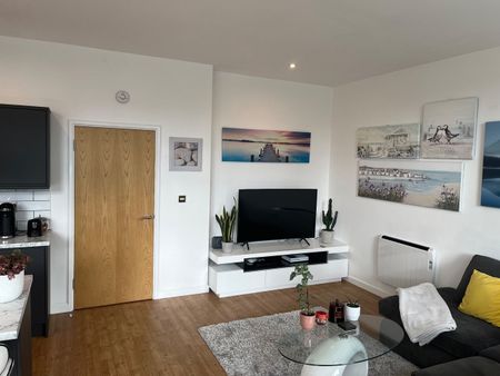 2 Bed Flat, Warwick Road, M16 - Photo 2