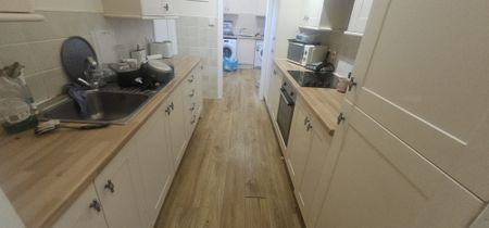 4 Bed - 10 Knowle Road, Burley, Leeds - LS6 3EP - Student - Photo 4