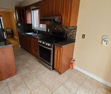 For Lease - 16 Fieldside Drive Unit# Main & 2nd Floor, Toronto, Ont... - Photo 4