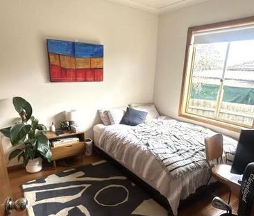 19 Riviera Street, Mentone - Photo 2