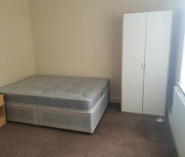 3 bedroom end of terrace house to rent - Photo 1
