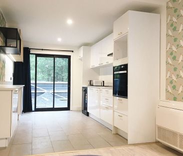 Completely refurbished 2 bedroom townhouse - Photo 4