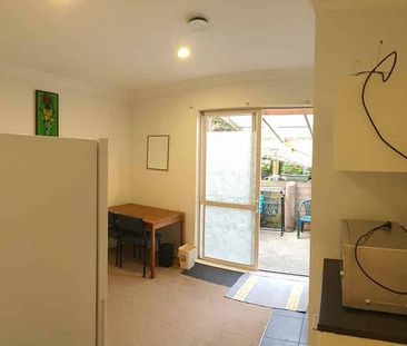 Cute & Pretty - Photo 3