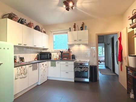 RuimTTweeslaapkamerappartement gelegen in de stationsbuurt Gent-Sint-Pieters. - Photo 5