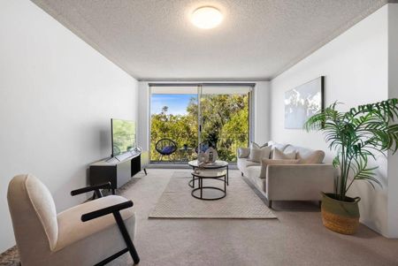 Stunning Waterfront Apartment with Panoramic Bay Views - Photo 2