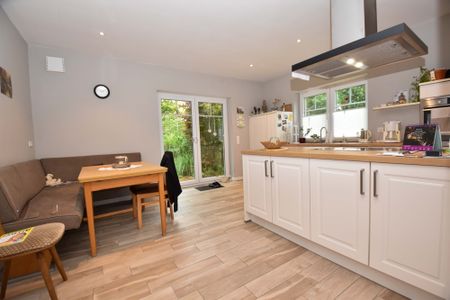 Idyllisches Wohnen auf dem Land – Charmante Erdgeschosswohnung mit Einbauküche und Garten in Augustendorf - Photo 3