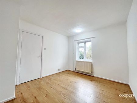 Long Drive, Ruislip, HA4 - Photo 3