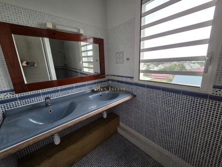 Location Appartement 6 pièces 120m² ST ANDRE 97440 - Photo 3