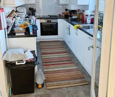 2 bedroom semi-detached house to rent - Photo 5