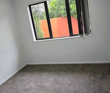 Charming 2BR Flat in Mangere, Auckland - Photo 3