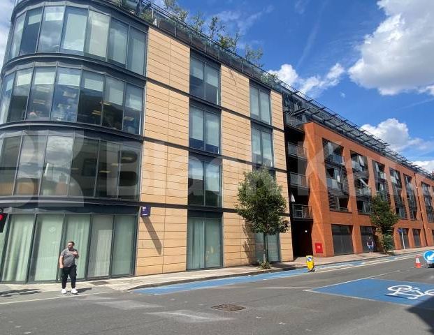 Larger than average superbly located stylish apartment - Photo 1