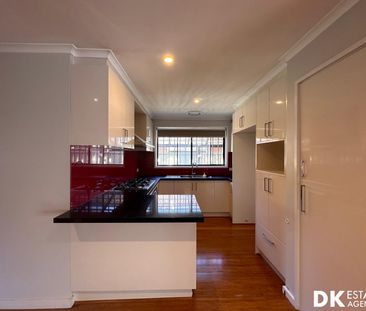 Beautiful Home in St Albans - Photo 2