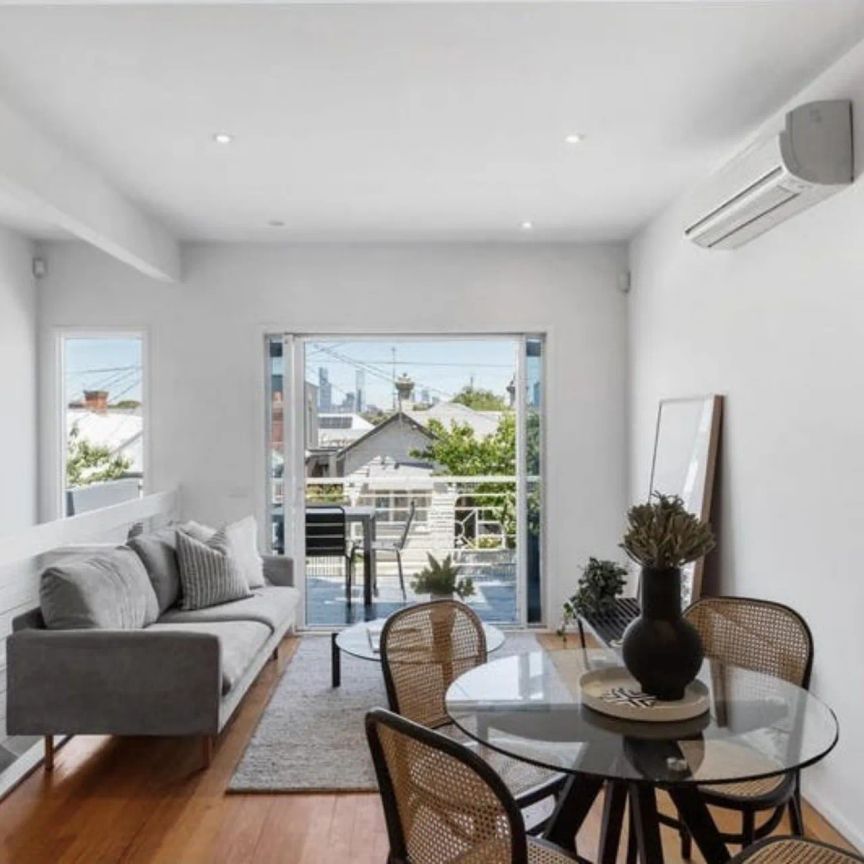 Freestanding 2-Bed + Study | City Views | Pet-Friendly | Secure Parking - Photo 1