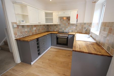 2 bed Terraced House for let - Photo 4