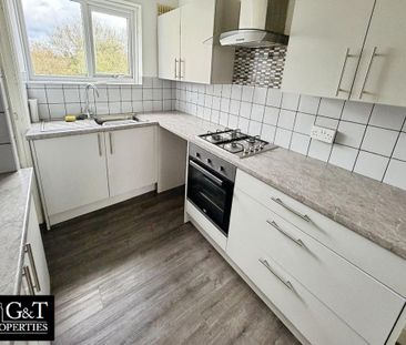 3 bedroom flat to rent - Photo 4