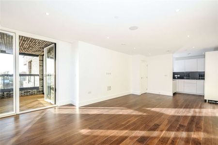 A fantastic apartment in London Square Putney with a private balcony and access to communal roof gardens. - Photo 2