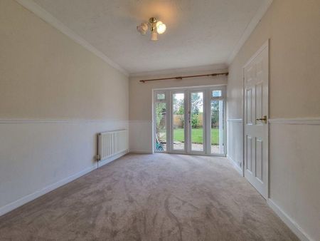 3 bedroom detached bungalow to rent - Photo 3