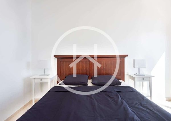 Amplio apartamento de cuatro dormitorios con vistas al mar en Radazul Bajo