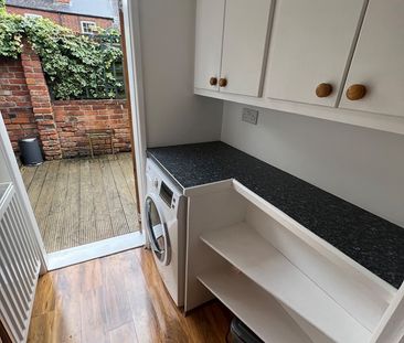 2 Bed Terraced House, Town Place, RG1 - Photo 1