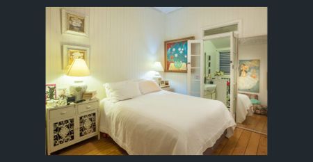 Private Tropical Retreat with Spacious Living - Photo 5