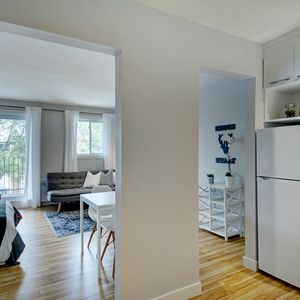 Des Cèdres 2 ½ Entièrement Meublé à Louer Limoilou Juillet 2026 - Photo 3