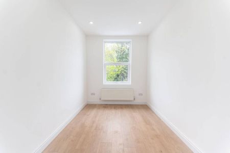 3 bedroom flat to rent - Photo 2