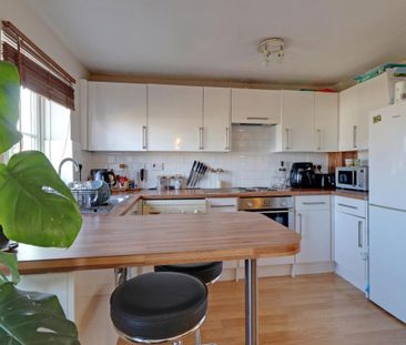 A 1 Bedroom Flat in Coppice Gate GL51 9QJ - Photo 2