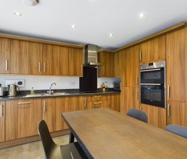 3 bedroom semi-detached house to rent - Photo 6