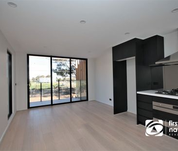 Modern Townhouse with Park Views - Photo 2