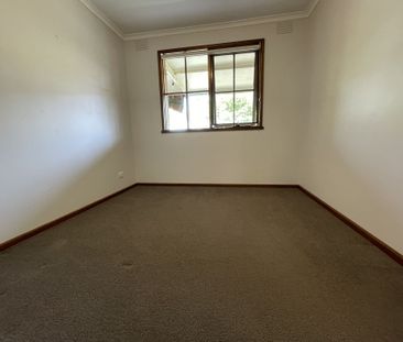 THREE BEDROOM HOME ! - Photo 6