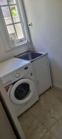 Burwood - Photo 4
