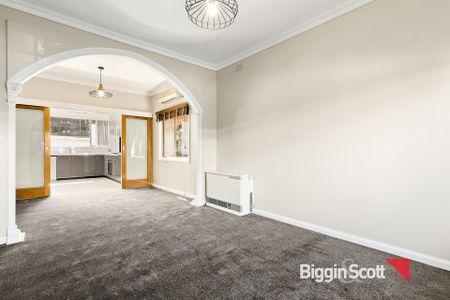 An unmissable place to call home - Photo 4