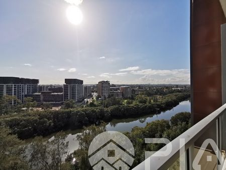 Modern 2 bedroom apartment, Riverside Living, Easy access to M4 motorway, Parramatta CBD, dining and entertainment, Prestigious high school. - Photo 5