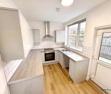 2 bedroom end of terrace house to rent - Photo 3