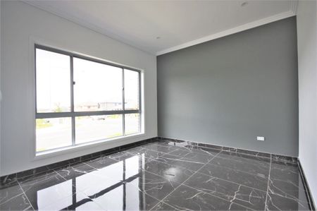 Sleek & Stylish 5 Bedroom Home - Photo 5