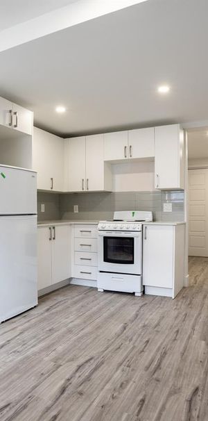 1 Bed, 1 Bath - 7030 Chemin De La Côte Saint Luc, Montréal - Photo 1