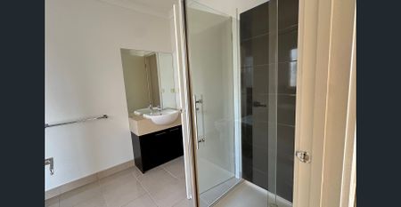 This beautiful townhouse is located in one of the best pockets of Craigieburn. Within walking distance to Craigieburn Central. - Photo 3