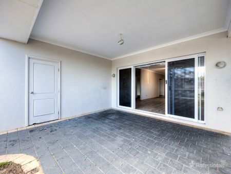 5 Azure Mews, Yanchep WA 6035 - Photo 2