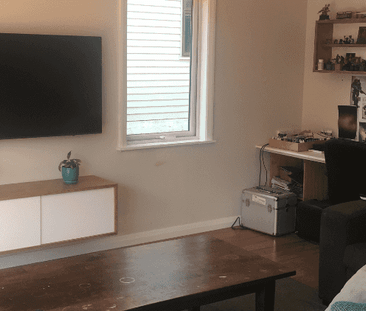 Easy living in this family home - Photo 2