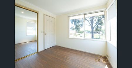 CHARMING HOME IN A QUITE COURT LOCATION - Photo 4