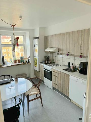 Rummelig 3-værelses lejlighed med lys og charme - Foto 4