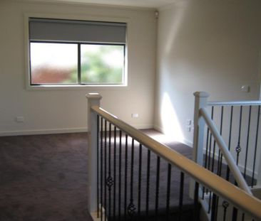 2/1 Kathleen Avenue, MOUNT WAVERLEY, VIC - Photo 6