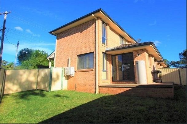 Cosy and Well Presented Townhouse ! - Photo 1