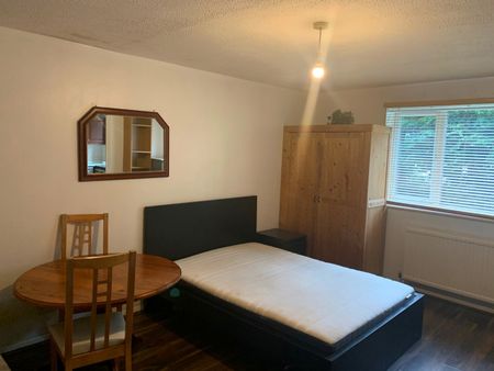 2 Bed Flat, Cambridge Gardens, N10 - Photo 3