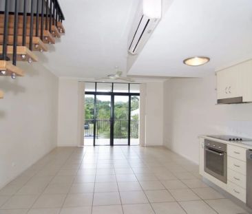 Townhouse in secure complex near CBD - Photo 2