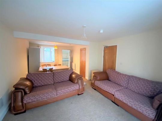 6 bedroom house to rent - Photo 1